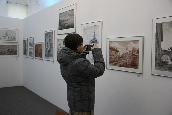 В «Ростовском кремле» открылась выставка графики