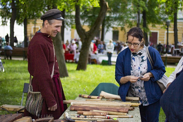 В Ростовском кремле завершился традиционный фестиваль фольклора и ремесел «Живая старина»