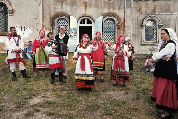 В Ростовском кремле завершился традиционный фестиваль фольклора и ремесел «Живая старина»